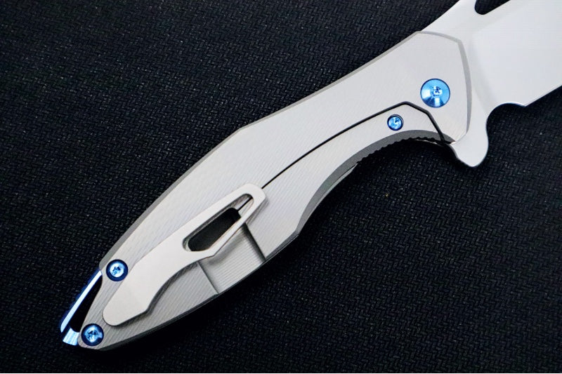Koenig Arius - Standard with Corda Patterned Handle - Stonewashed Blade with Polished Flats - Blue Spacer (Gen 4)