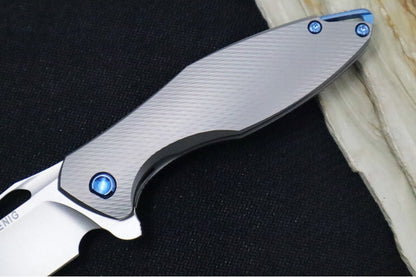 Koenig Mini Arius - Standard with Corda Patterned Handle - Stonewashed Blade with Polished Flats - Blue Spacer & Hardware (Gen 1)