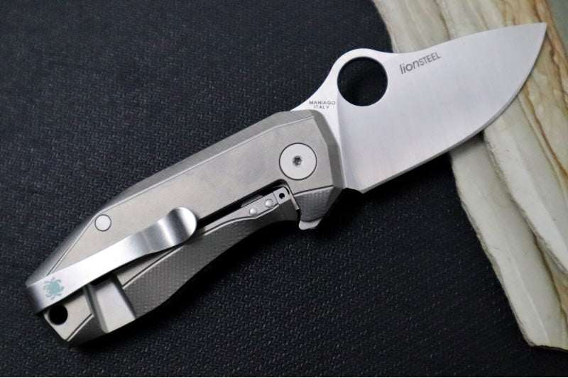 Spyderco Spynano FLASH BATCH - Green Canvas Micarta & Titanium Handle / M398 Steel / Satin Finish / Drop Point Blade C268MTIP