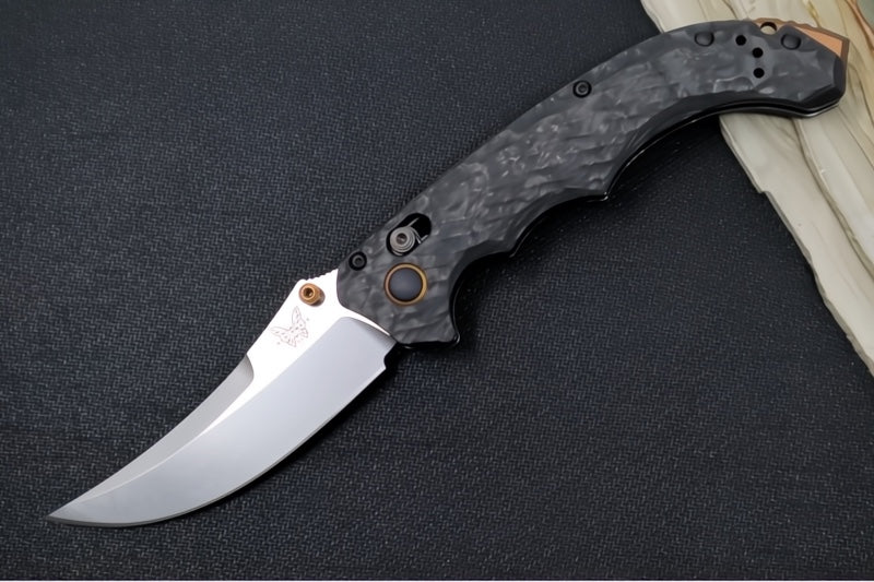 Benchmade Mini Bedlam 865-02 - CPM-S90V Steel / Satin Scimitar Blade / Marbled Carbon Fiber Handles