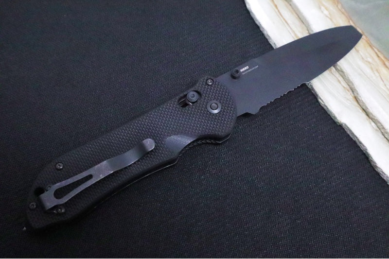 Benchmade 916SBK Triage - Black Partial Serrate / Black Handle