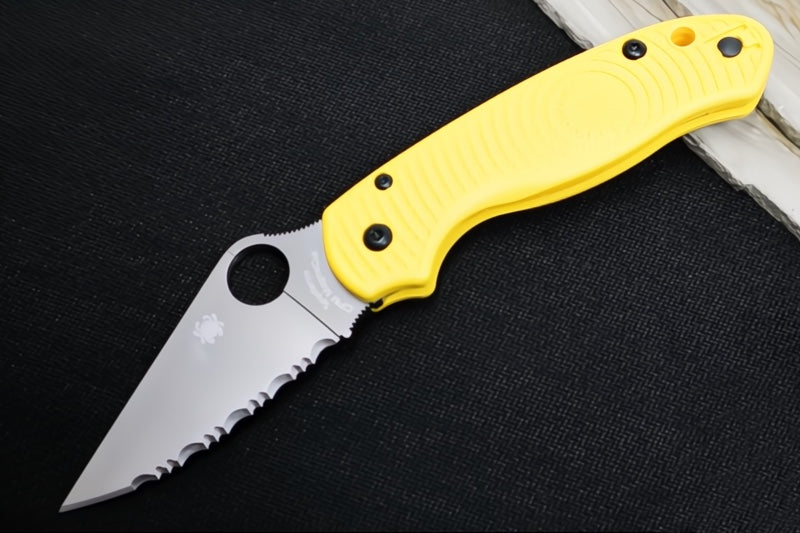 Spyderco Paramilitary 3 Lightweight Salt - Yellow FRN / Satin Finish / Drop Point with Full Serrations / CPM-Magancut Steel C223SYL