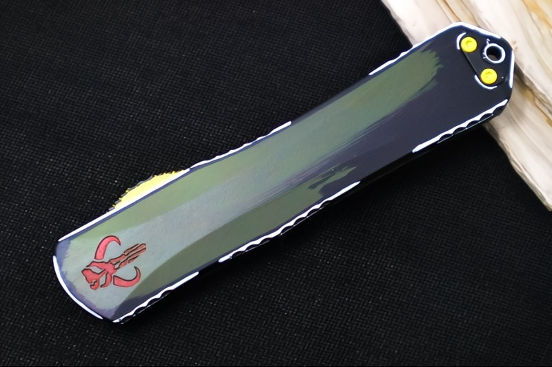 Heretic Knives Manticore-X Bounty Hunter OTF - Bounty Hunter Green Aluminum with CamoCarbon Top / Dagger Blade / CPM-Magnacut Steel / Green Cel Shade Bounty Hunter Blade Finish H032-CSG-BOUNTY