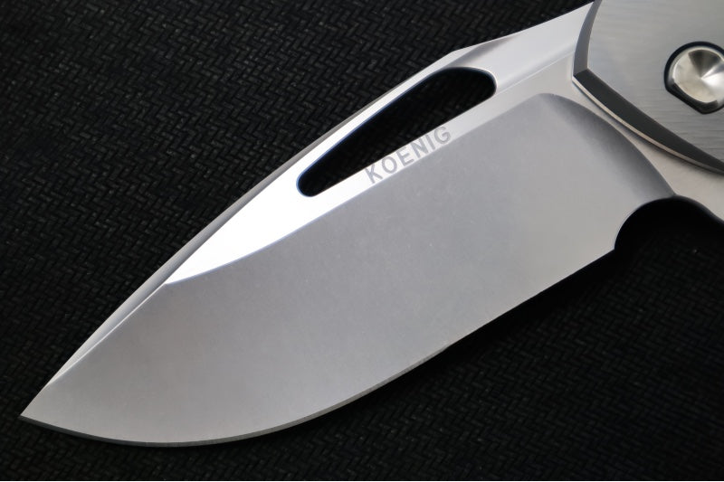 Koenig Arius - Standard with Corda Patterned Handle - Burnished Blade with Polished Flats - Silver Spacer (Gen 4)
