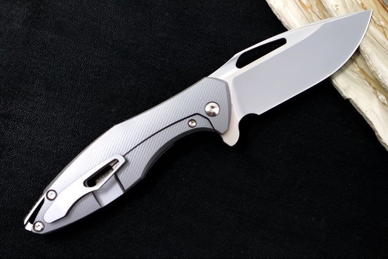Koenig Arius - Standard with Corda Patterned Handle - Burnished Blade with Polished Flats - Silver Spacer (Gen 4)