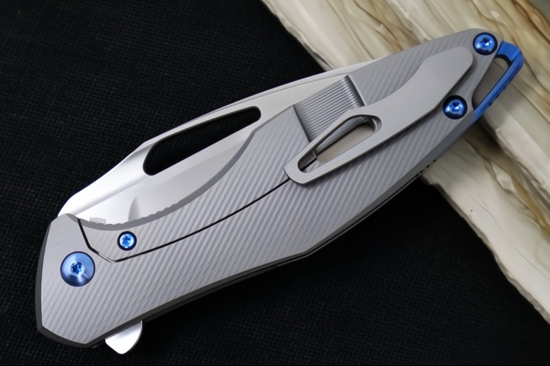Koenig Arius - Standard with Corda Patterned Handle - Burnished Blade with Polished Flats - Blue Spacer & Hardware (Gen 4)
