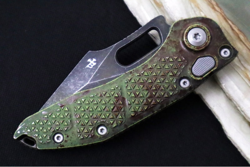 Microtech Stitch Auto Outbreak - Wharncliffe Blade / Darkwash Outbreak Finish / Outbreak Green Anodized Aluminum with Blood Splatter 169-1OBS