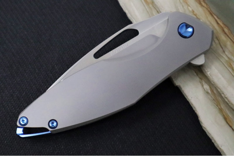 Koenig Arius - Standard Smooth Titanium Handle - Burnished Blade with Polished Flats - Blue Spacer & Hardware - Blasted Clip (Gen 4) AR11111221
