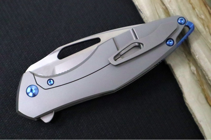 Koenig Arius - Standard Smooth Titanium Handle - Burnished Blade with Polished Flats - Blue Spacer & Hardware - Blasted Clip (Gen 4) AR11111221
