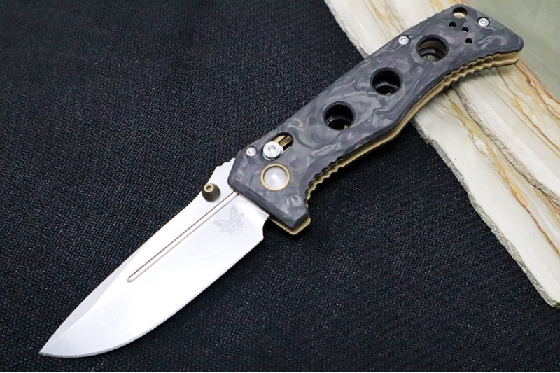 Benchmade 273-03 Mini Adamas - Drop Point Blade / CPM-Magnacut Steel / Black Marbled Carbon Fiber Handle
