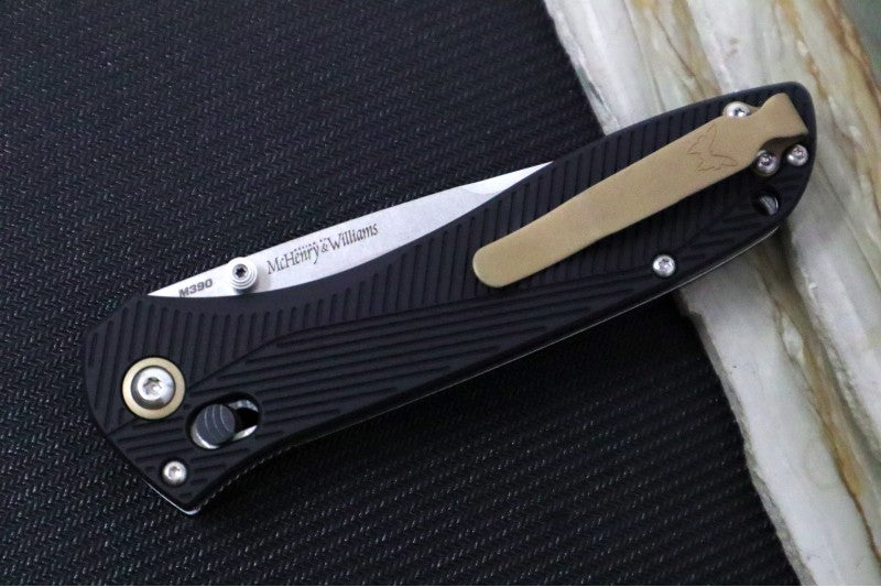 Benchmade 710-25 SEVEN | TEN  - Recurve Drop Point Blade / M390 Steel / Black Machined Aluminum Handle / FDE PVD Accents