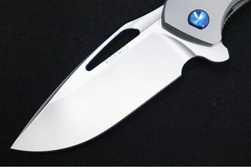 Koenig Arius - Standard with Corda Patterned Handle - Stonewashed Blade with Polished Flats - Blue Spacer (Gen 4)