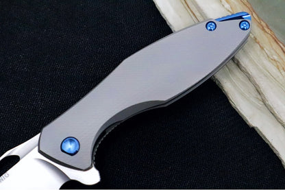 Koenig Arius - Standard with Corda Patterned Handle - Stonewashed Blade with Polished Flats - Blue Spacer (Gen 4)