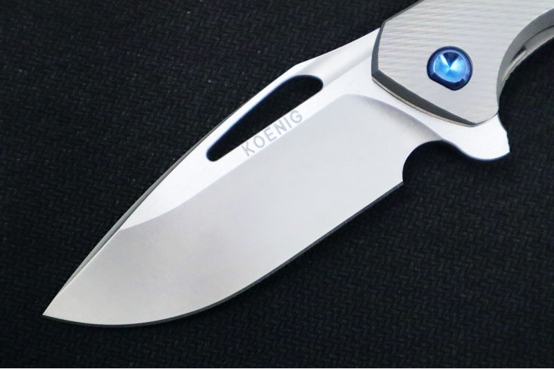 Koenig Mini Arius - Standard with Corda Patterned Handle - Stonewashed Blade with Polished Flats - Blue Spacer & Hardware (Gen 1)