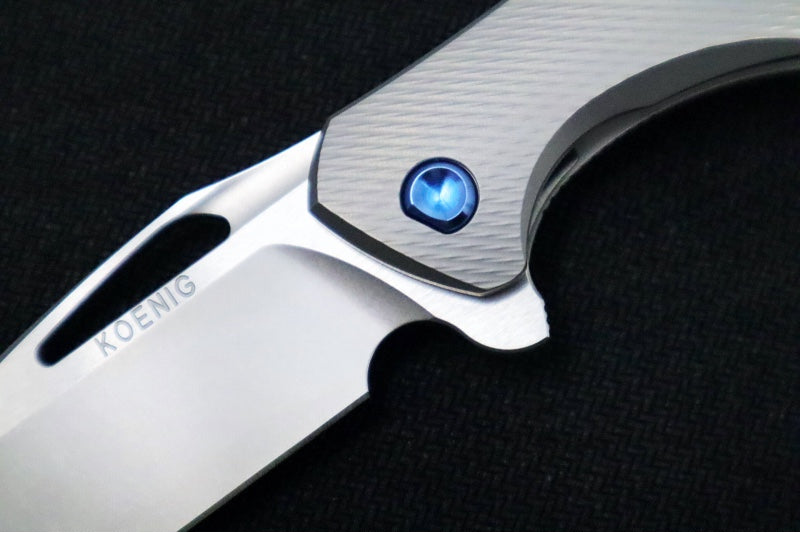 Koenig Mini Arius - Standard with Corda Patterned Handle - Stonewashed Blade with Polished Flats - Blue Spacer & Hardware (Gen 1)