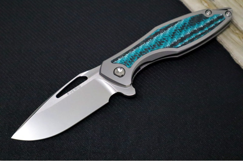 Koenig Arius - Aqua Blue Alu-Carbon Inlays & Titanium Handle - Brightwashed Blade with Polished Flats - Silver Spacer & Hardware - Stonewashed Clip (Gen 4) AR12733177.AB