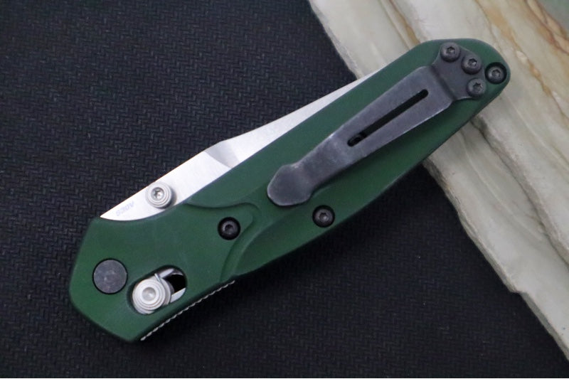 Benchmade 945 Mini Osborne - Satin Reverse Tanto Blade / CPM-S30V / Green Aluminum Handle