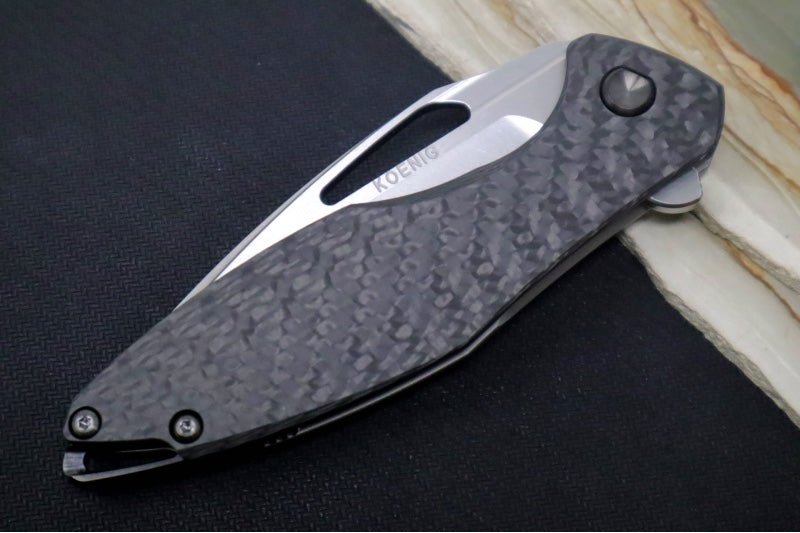 Koenig Arius - Standard With Black Carbon Fiber - Stonewashed Blade with Polished Flats - Black DLC Hardware & Spacer (Gen 4) - Northwest Knives