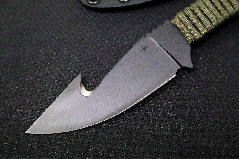 Garage Sale Toor Knives Merlin Woodland - Paracord Skeletonized Handle / Gut Hook