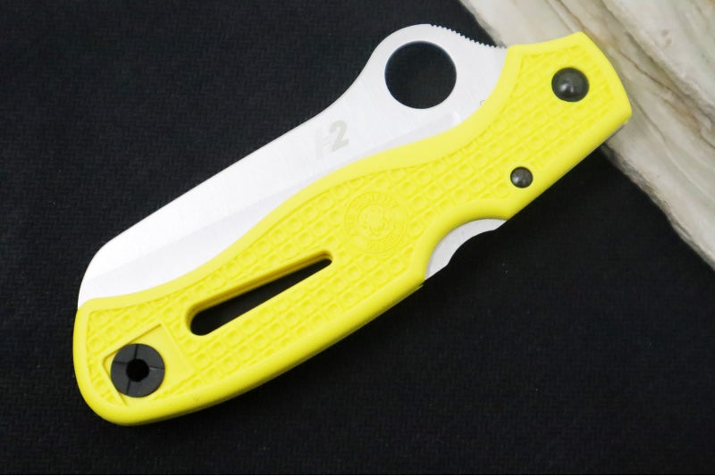 Spyderco Atlantic - Yellow FRN Handle / Satin H2 Steel / Serrated Sheepsfoot Blade - C89SYL