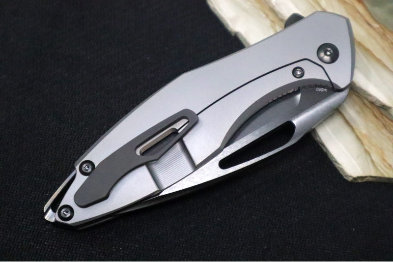 Koenig Arius - Standard with Smooth Titanium Handle / Brightwashed DLC M390 Blade & Polished Flats / DLC Hardware & Clip & Spacer Hardware (Gen 4)