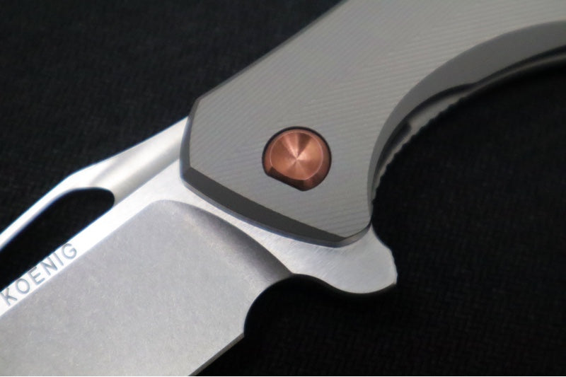 Koenig Arius - Standard with Patterned Titanium Handle / Brightwashed CPM-Magnacut Blade & Polished Flats / Rose Gold Hardware & Spacer / Blasted Clip (Gen 4)