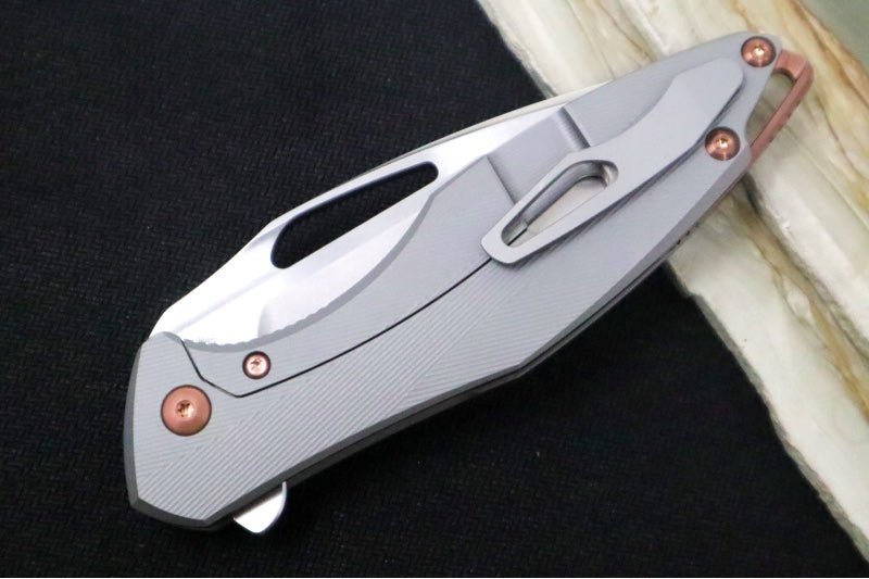 Koenig Arius - Standard with Patterned Titanium Handle / Brightwashed CPM-Magnacut Blade & Polished Flats / Rose Gold Hardware & Spacer / Blasted Clip (Gen 4)