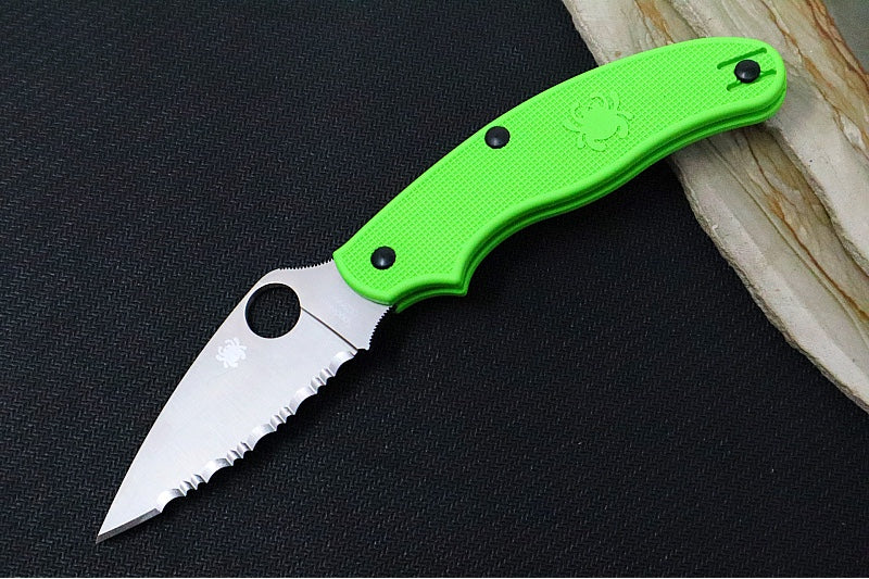 Spyderco UK Penknife Salt - Green FRN Handle / Leaf Shaped Blade with Serrations / LC200N Steel C94SGR - Northwest Knives