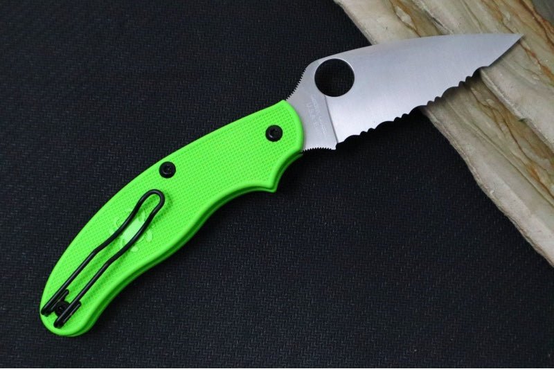 Spyderco UK Penknife Salt - Green FRN Handle / Leaf Shaped Blade with Serrations / LC200N Steel C94SGR - Northwest Knives