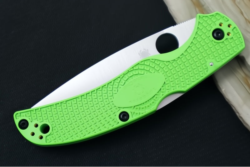 Spyderco Native Chief Salt - Serrated Drop Point Blade / Satin Finish / Green FRN Handle Scales / LC200N Steel C244SGR