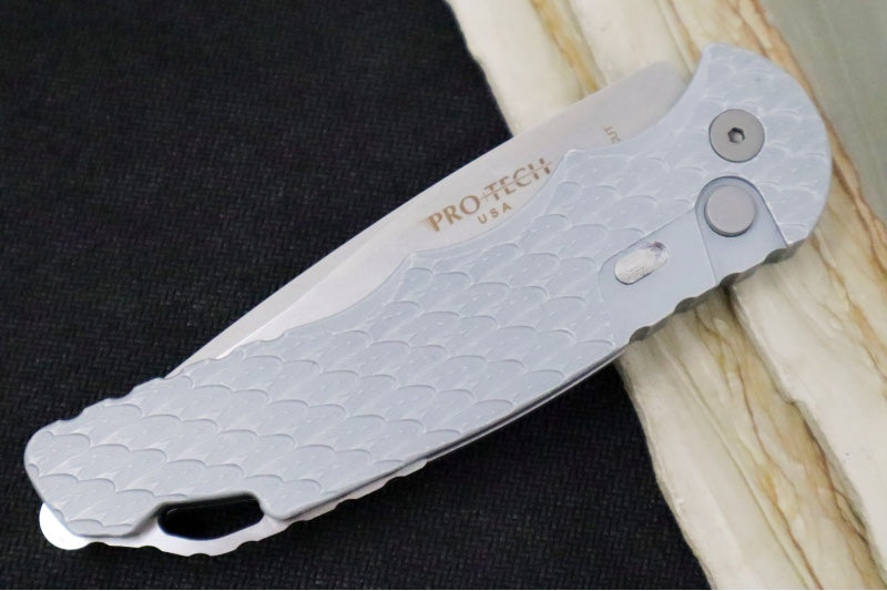 Pro Tech Tactical Response 4 Auto - Grey Battleworn Feather Textured Handle / CPM-Magnacut Steel / Stonewash Finish T4105-FBWGrey