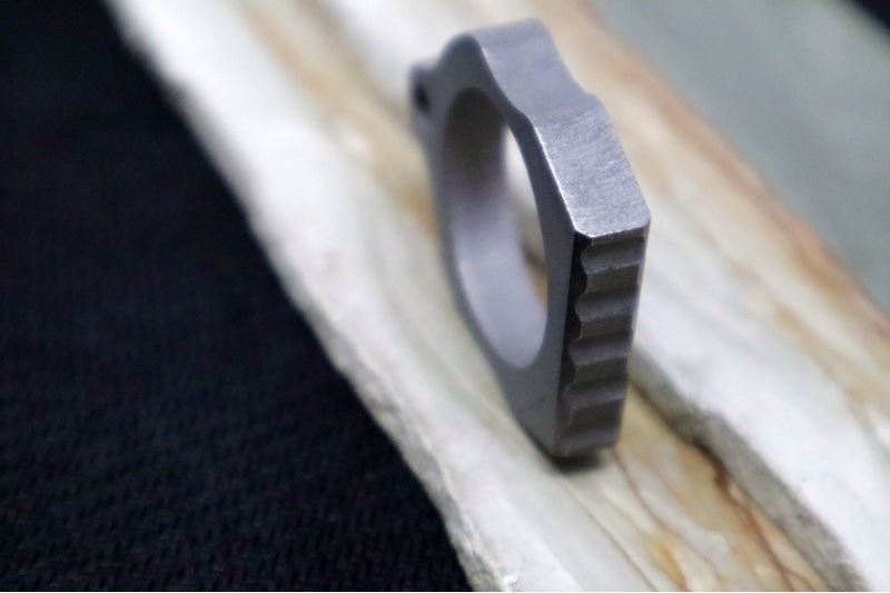 Toor Knives Thumper Brass Knuckle - Titanium 850049642514