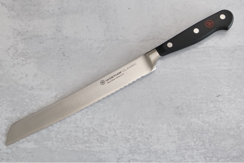 Wusthof Classic - 8" Bread Knife - Fully forged German stainless steel (X50 CrMoV 15) - Made in Solingen, Germany