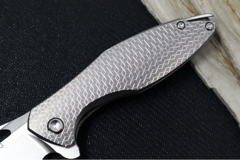 Koenig Mini Arius - Burnished Two-Toned Q Patterned Handle - Hand Rubbed Satin Blade - Silver Spacer & Hardware MA113911111Q - Northwest Knives