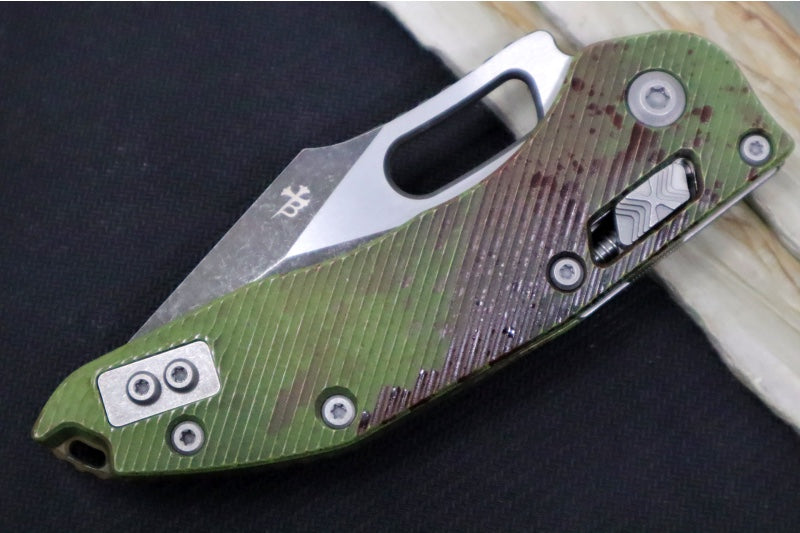 Microtech Stitch RAM-Lock Manual Outbreak - Spear Point Blade / Darkwash Outbreak Finish / Outbreak Green Anodized Aluminum with Blood Splatter 169RL-1FLOBS