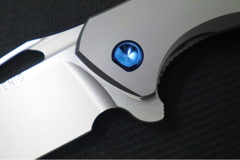 Koenig Arius - Standard with Pinstripe Patterned Handle - Stonewashed Blade with Polished Flats - Blue Spacer (Gen 4) - Northwest Knives
