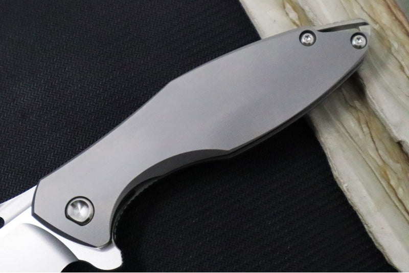 Koenig Arius - Standard with Pinstriped Patterned Handle - Stonewashed Blade with Polished Flats - Silver Spacer (Gen 4) - Northwest Knives