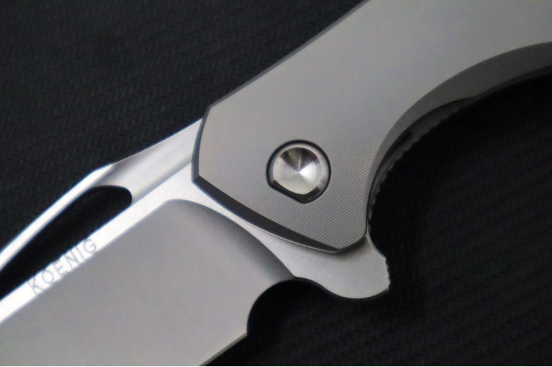 Koenig Arius - Standard with Pinstriped Patterned Handle - Stonewashed Blade with Polished Flats - Silver Spacer (Gen 4) - Northwest Knives