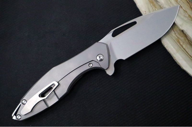 Koenig Arius - Standard with Pinstriped Patterned Handle - Stonewashed Blade with Polished Flats - Silver Spacer (Gen 4)