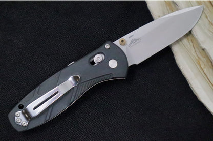 Benchmade 585-03 Mini-Barrage Assisted Open - CPM-S30V / Satin Finish / Blue Canyon Richlite Handle