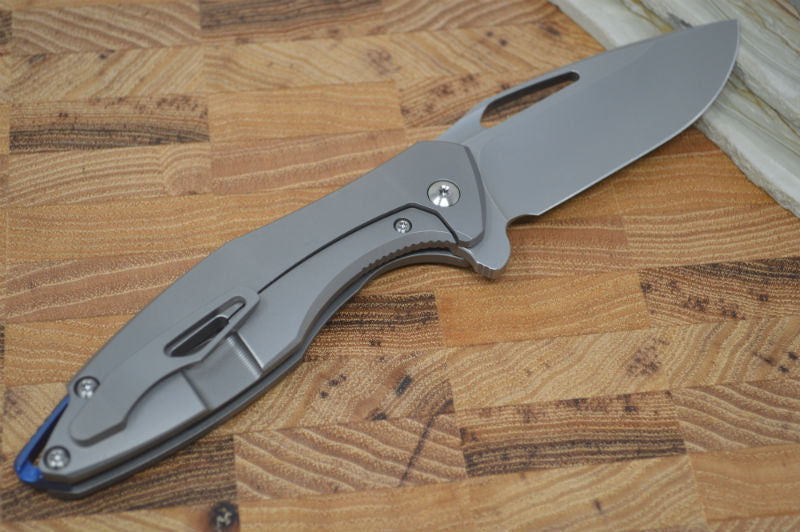 Koenig Arius - Standard with Smooth Titanium - Standard Blade (Gen 4)