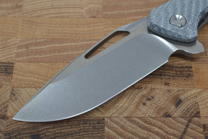 Koenig Arius - Silver Twill Carbon Fiber - Burnished Stonewash Blade (Gen 4)
