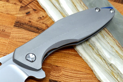 Koenig Arius - Standard with Patterned Handle - Stonewash Blade (Gen 4)