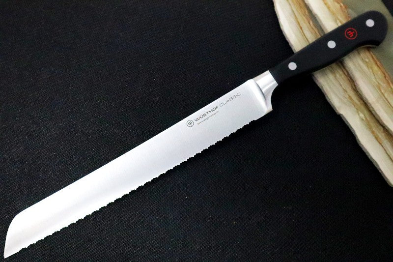 Wusthof Classic - 9" Double Serrated Bread Knife - Fully forged German stainless steel (X50 CrMoV 15) - Made in Solingen, Germany