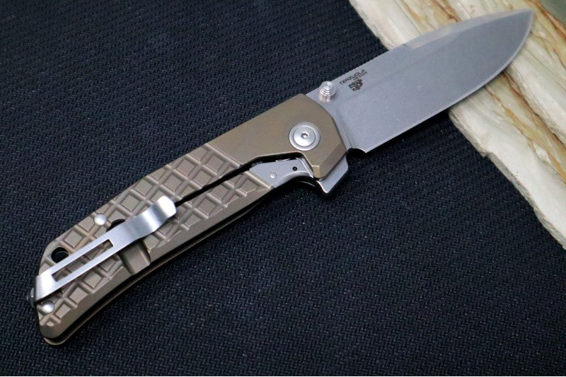 Maniago Knife Makers Maximo - Stonewashed Drop Point Blade / M390 Steel / Bronzed Titanium Handle