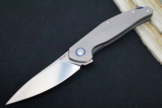 Maniago Knife Makers Goccia - Drop Point Blade / M390 Steel / Sandblasted Titanium Handle / Blue Titanium Backspacer