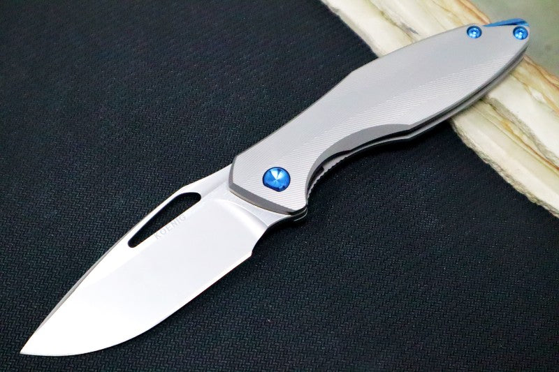 Koenig Arius Flipper Delete- Burnished Blade w/ Polished Flats - Patterned Titanium Handle - Blue Accents (Gen 4) AR21211221