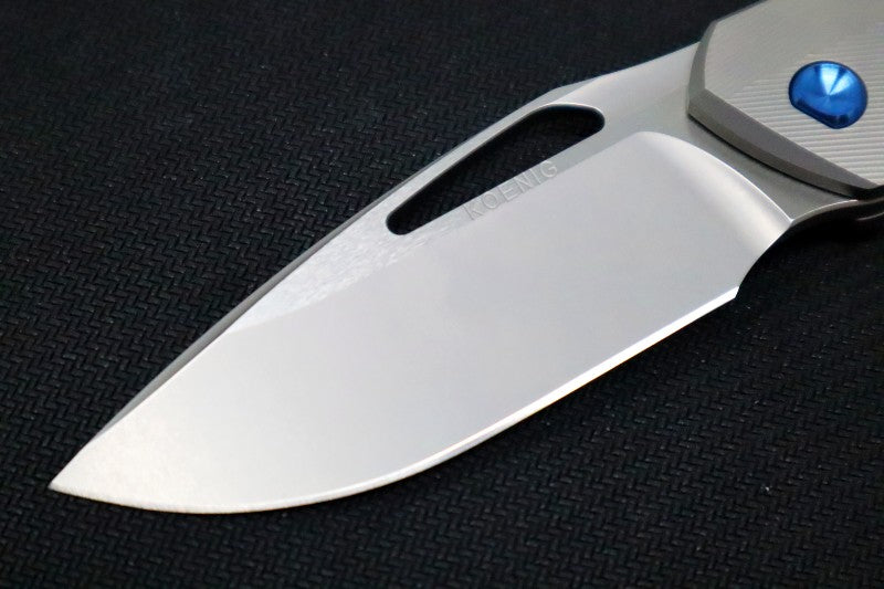 Koenig Arius Flipper Delete- Burnished Blade w/ Polished Flats - Patterned Titanium Handle - Blue Accents (Gen 4) AR21211221