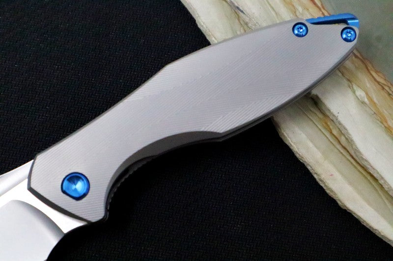 Koenig Arius Flipper Delete- Burnished Blade w/ Polished Flats - Patterned Titanium Handle - Blue Accents (Gen 4) AR21211221