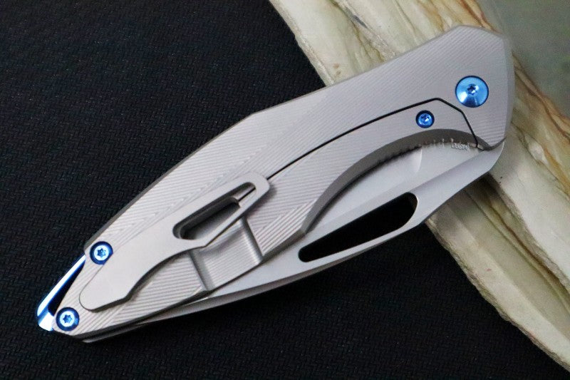 Koenig Arius Flipper Delete- Burnished Blade w/ Polished Flats - Patterned Titanium Handle - Blue Accents (Gen 4) AR21211221